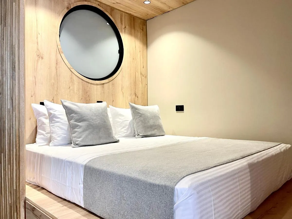 Beminimal Hotel 메딜린